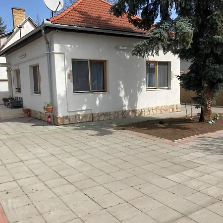 Tavaszpart Vendeghaz Apartmán