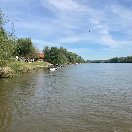 Tavaszpart Vendeghaz Apartmán *