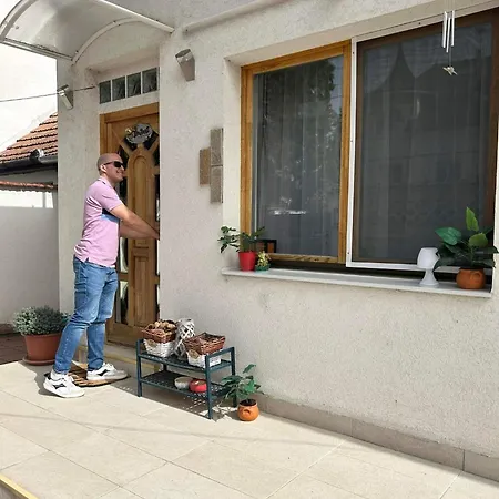 Tavaszpart Vendeghaz Apartmán *