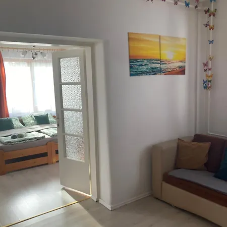 Tavaszpart Vendeghaz Apartmán *