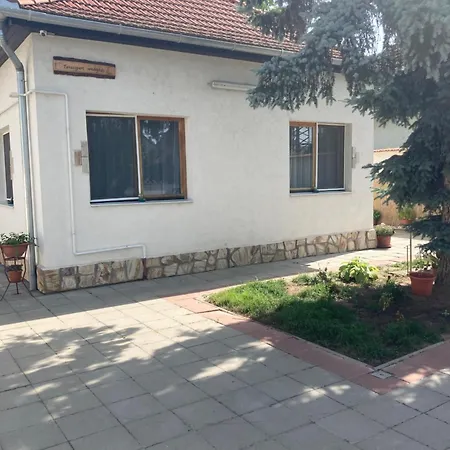 Tavaszpart Vendeghaz Apartmán
