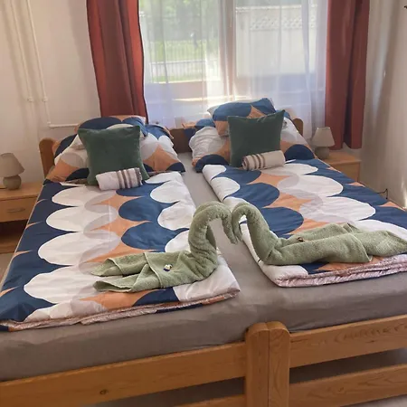 Tavaszpart Vendeghaz *