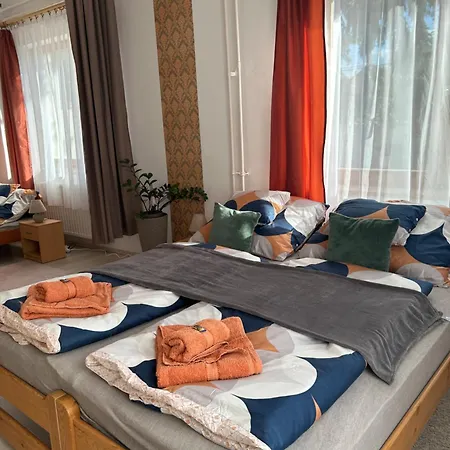 Tavaszpart Vendeghaz * Σέγκεντ