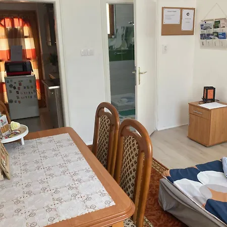 Apartment Tavaszpart Vendeghaz