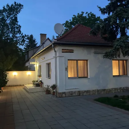 Apartment Tavaszpart Vendeghaz